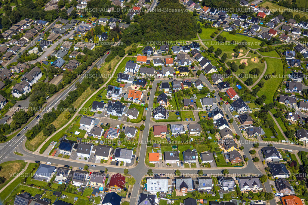 Breckerfeld230801719 | Luftbild, Einfamilienhaus-Wohnsiedlung Heider Kopf zwischen Frankfurter Straße und Klevinghauser Straße, Spielplatz Heider Kopf, Breckerfeld, Ruhrgebiet, Nordrhein-Westfalen, Deutschland
