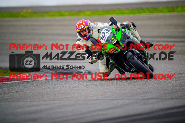 MaZZes_FotoMatrix_240717_6007705_3687 | GELB