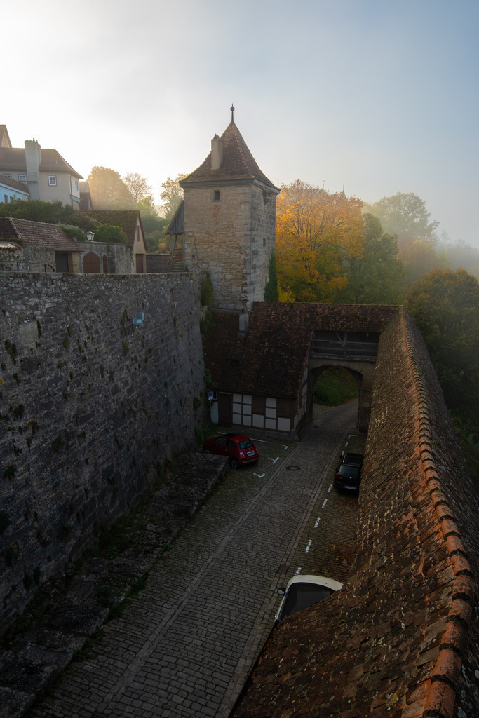 DSCF1182 | Rothenburg ob der Tauber. Nur hier gibt es Exklusive und passend zur Jahreszeit Ihr Wandbild, T-Shirt, Tasse und alles was das Rothenburg Herz begehrt. - Realisiert mit Pictrs.com