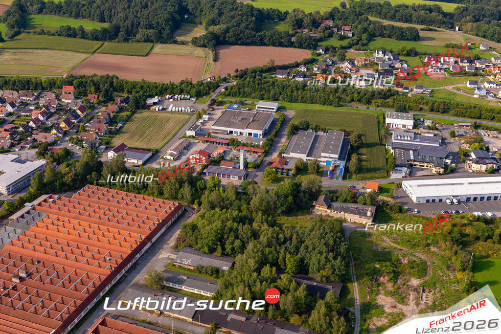 Die Luftaufnahme Industriegebiet_nord - Mainleus wurde 2017 mittels Flugzeug (keine Drohne) erstellt. Perfekte Schärfe und Druck- Auflösung- Garantiert!