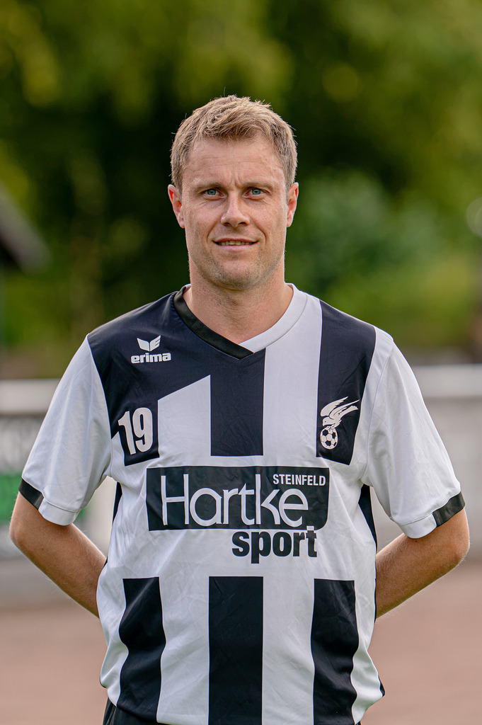Fußball I Herren I Saison 2026-2027 I Mannschaftsfoto I SV Falke Steinfeld I - Bezirksliga Weser-Ems 4 I 21.07.2026 0006 | jns.sportfotos - Realisiert mit Pictrs.com