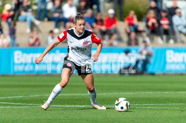 20240915NSZ_6198 | Anna Aehling (Eintracht Frankfurt,No.24)DEU, Leverkusen, 15.09.2024 Fußball, Google Pixel Frauen-Bundesliga, Saison 2024/2025, Bayer 04 Leverkusen - Eintracht Frankfurt - Realisiert mit Pictrs.com