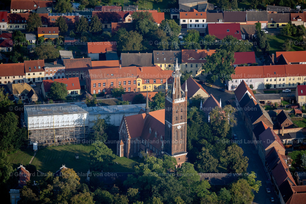 4062483 | ORANIENBAUM-WöRLITZ 08.09.2021 Kirchengebäude " St. Petri-Kirche Wörlitz " an der Kirchgasse in Oranienbaum-Wörlitz im Bundesland Sachsen-Anhalt, Deutschland. Weiterführende Informationen bei: Evangelische Landeskirche Anhalts. // Church building " St. Petri-Kirche Woerlitz " on street Kirchgasse in Oranienbaum-Woerlitz in the state Saxony-Anhalt, Germany. Further information at: Evangelische Landeskirche Anhalts. Foto: Gerhard Launer