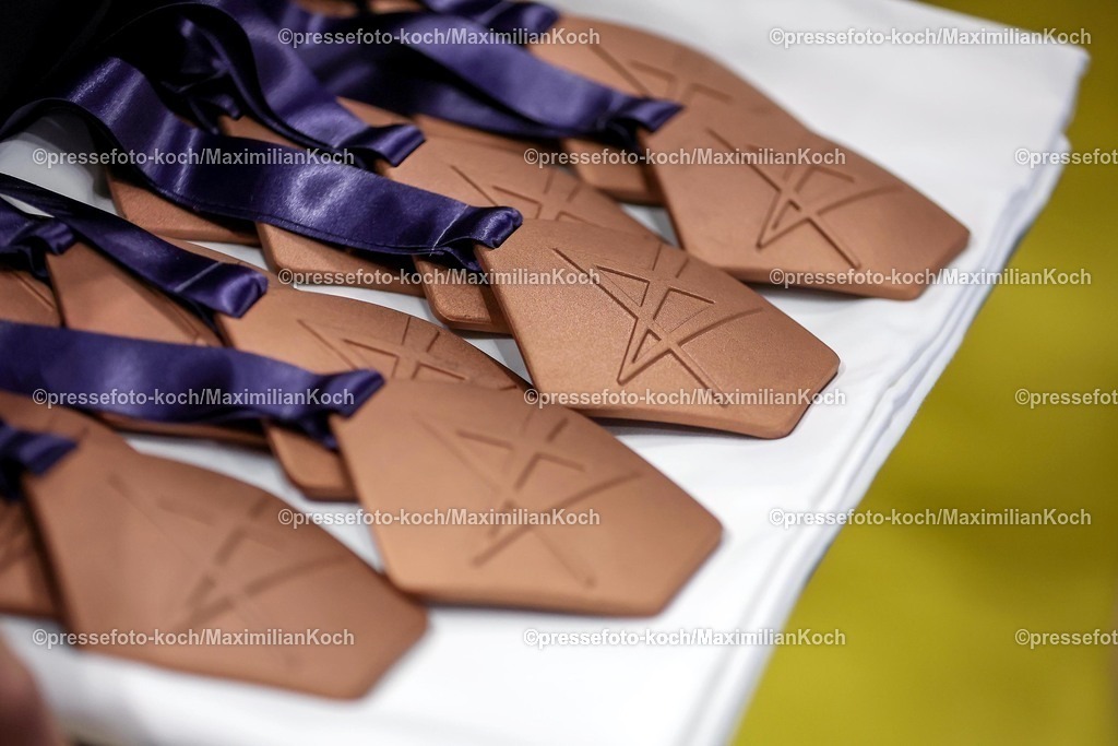 KoeEHF15062501043 | 15.06.2025, Handball, Spiel um Platz 3, TruckScout24 EHF FINAL4, LANXESS arena Köln, HBC Nantes - FC Barcelona: Die Bronze Medaillien im Detail feature Nahaufnahme Bronze