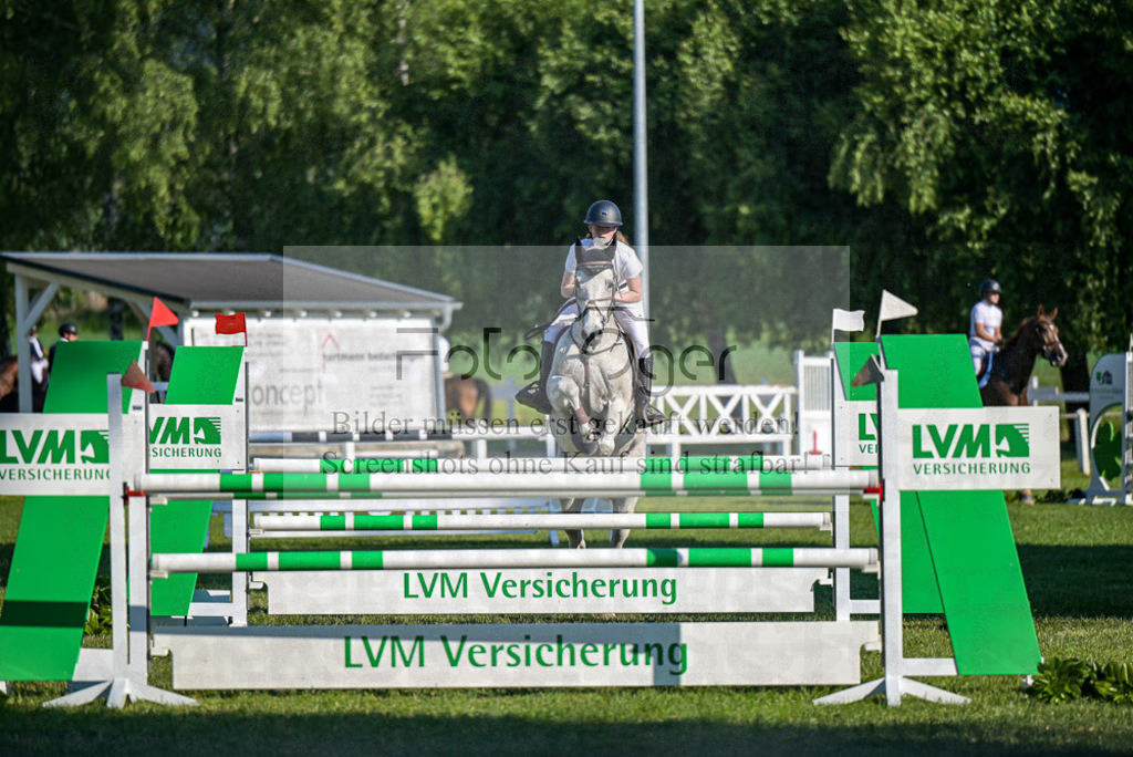 Reitturnier Voxtrup | Entdecke hochwertige Reitturnierfotos von Foto Oger. Professionell, emotional und authentisch – jetzt Lieblingsmomente im Shop bestellen.Deutschlandweite Turnierfotografie. - Realisiert mit Pictrs.com