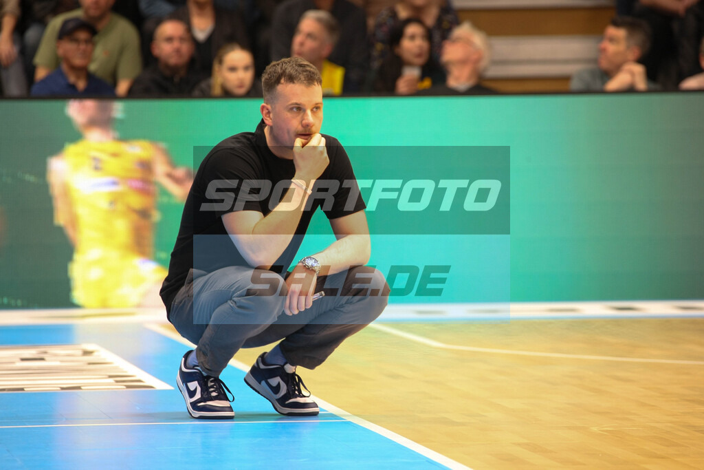 Phoenix Hagen Saison 25/26 - © Sportfoto-Sale (MK) | Hendrik Gruhn (Artland) und #8 Dominik Dolic  - Phoenix Hagen Saison 25/26 - © Sportfoto-Sale (MK) - Realisiert mit Pictrs.com
