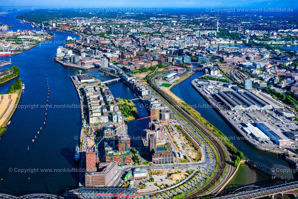 Hamburg_Hafencity_Baakenhafen_ELS_2018240525_Kopie | HAMBURG 16.06.2025 Baustellen für Wohn- und Geschäftshäuser im Baakenhafen entlang der der Baakenallee in der HafenCity in Hamburg, Deutschland. Weiterführende Informationen bei: AUG. PRIEN Bauunternehmung (GmbH & Co. KG),  BVE Bauverein der Elbgemeinden eG,  Baugenossenschaft Hamburger Wohnen eG,  HafenCity Hamburg GmbH,  Johann Daniel Lawaetz-Stiftung,  Richard Ditting GmbH & Co. KG,  bof architekten,  florian krieger - architektur und städtebau gmbh. // Construction sites for residential and commercial buildings in the Baakenhafen along the Baakenallee in HafenCity in Hamburg, Germany. Further information at: AUG. PRIEN Bauunternehmung (GmbH & Co. KG),  BVE Bauverein der Elbgemeinden eG,  Baugenossenschaft Hamburger Wohnen eG,  HafenCity Hamburg GmbH,  Johann Daniel Lawaetz-Stiftung,  Richard Ditting GmbH & Co. KG,  bof architekten,  florian krieger - architektur und staedtebau gmbh. Foto: Martin Elsen