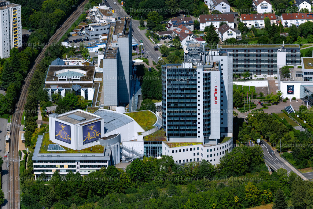4047168 | STUTTGART 11.08.2021 Dorinth Hotel und Gebäude der Veranstaltungshalle " Stage Apollo Theater " im Ortsteil Sternhäule in Stuttgart im Bundesland Baden-Württemberg, Deutschland.