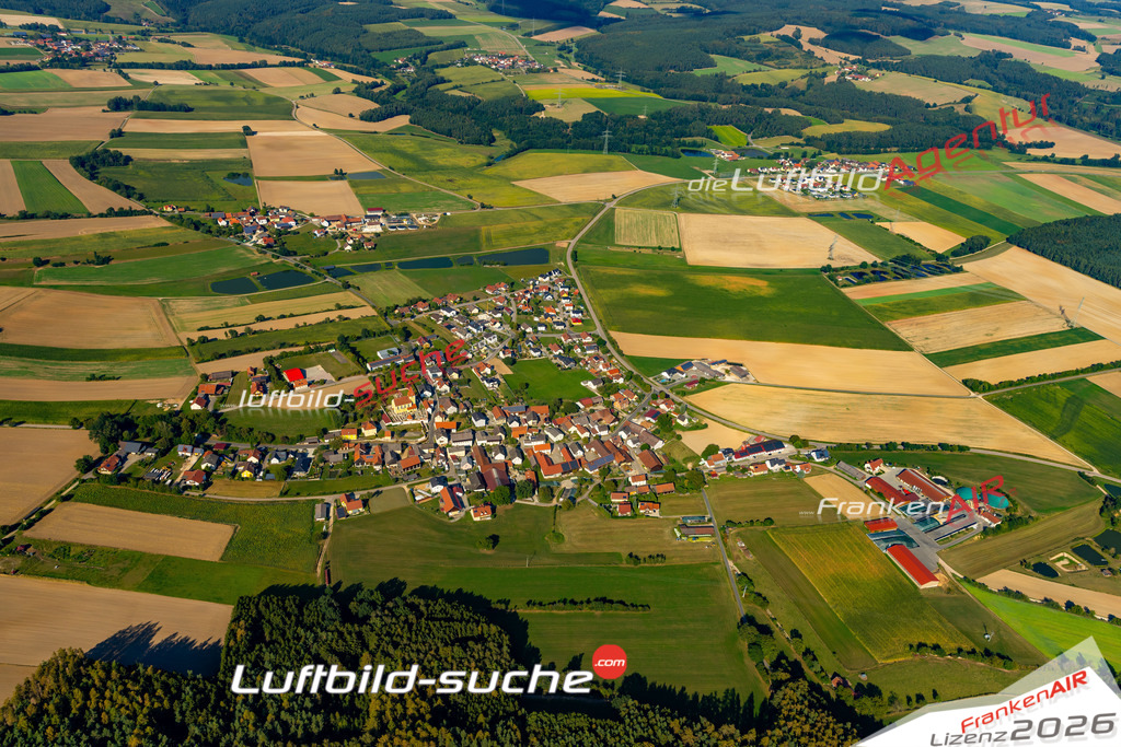 Das Luftbild zeigt : Rottendorf Schmidgaden - Die Luftaufnahme wurde 2024 vom UL-Flugzeug aus erstellt ( keine Drohne ) - Hochauflösende Luftaufnahme - Für grossformatige Ausdrucke geeignet. Die Geschenkidee !Mit Lizenz und Bildrechte bestellbar