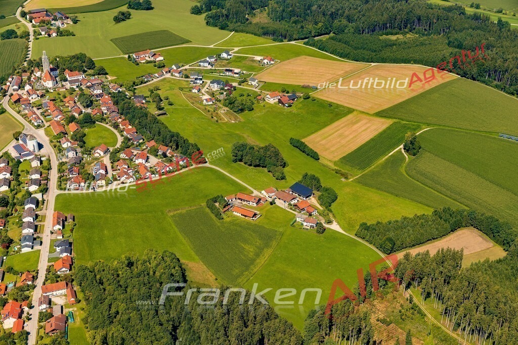 niederbergkirchen-aktuelles-luftbild-2077-jahr-2025 | Luftaufnahme der Stadt Niederbergkirchen - Die Luftaufnahme wurde 2025 vom UL-Flugzeug heraus erstellt ( keine Drohne ) - Hochauflösende Luftaufnahme - für professionelle Ausdrucke geeignet. Die Geschenkidee !Mit Lizenz und Bildrechte bestellbar