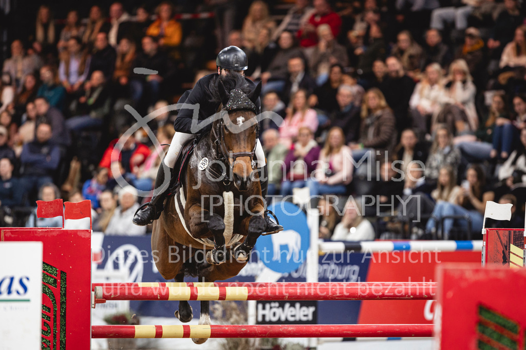 241102_Oldenburg_FinaleWaldbach-138 | Deine schönsten Turniermomente als professionelle Fotos! Entdecke hochwertige Pferdesport-Fotografie im Online-Shop. Jetzt Fotos finden & bestellen!