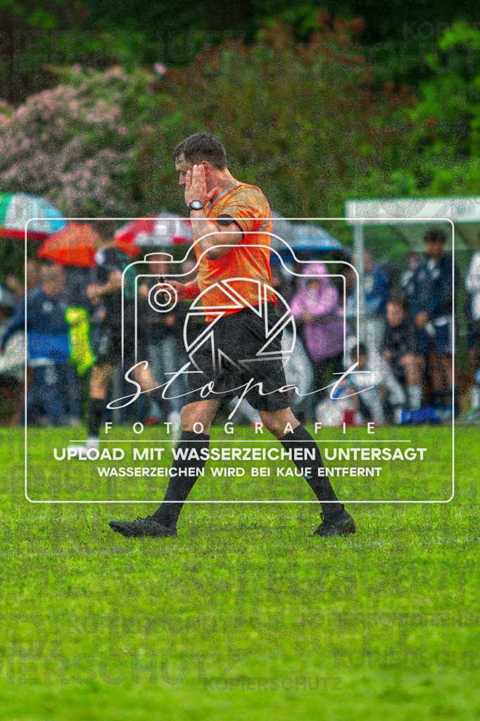Final Kreispokal HK - Germania Walsrode vs. TSV Wietzendorf | Michael Böttrich (Schiedsrichter); Finale Kreispokal HK - Germania Walsrode vs. TSV Wietzendorf am 07.06.2026 in Sportplatz Alter Schulweg, Schülern - Realisiert mit Pictrs.com