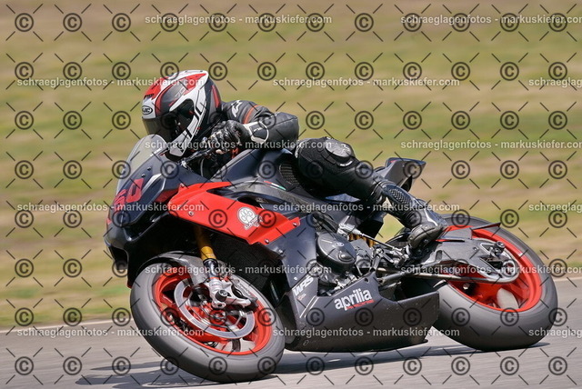 26bt05-1381 | markuskiefer.com - Realisiert mit Pictrs.com