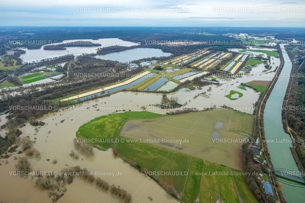 Haltern231204397Lippe | Luftbild vom Hochwasser der Lippe, Weihnachtshochwasser 2023, Fluss Lippe tritt nach starken Regenfällen über die Ufer, Überschwemmungsgebiet Wasserwerk Haltern am Halterner Stausee, Wesel-Datteln-Kanal, Haltern-Stadt, Haltern am See, Ruhrgebiet, Nordrhein-Westfalen, Deutschland