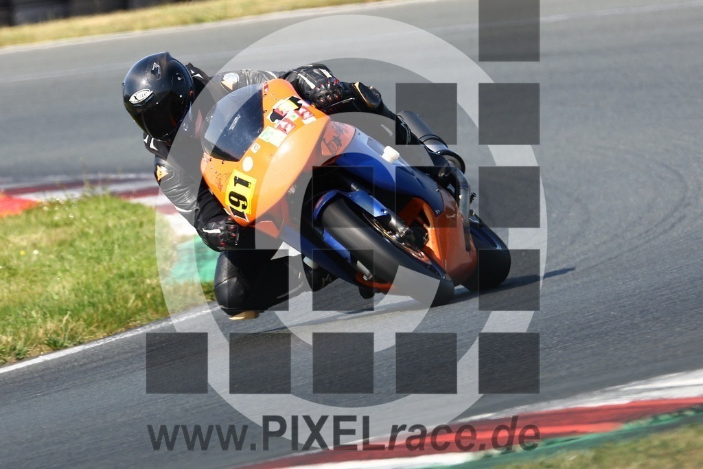0191-20240721_04934 | Schöne Erinnerungen an spannende Momente - das festzuhalten ist unser Job. PIXELrace.de ist seit 2003 auf den Rennstrecken Europas unterwegs um die Action draußen beim Fahren und die wunderbare Stimmung imm Fahrerlager für euch einzufangen.