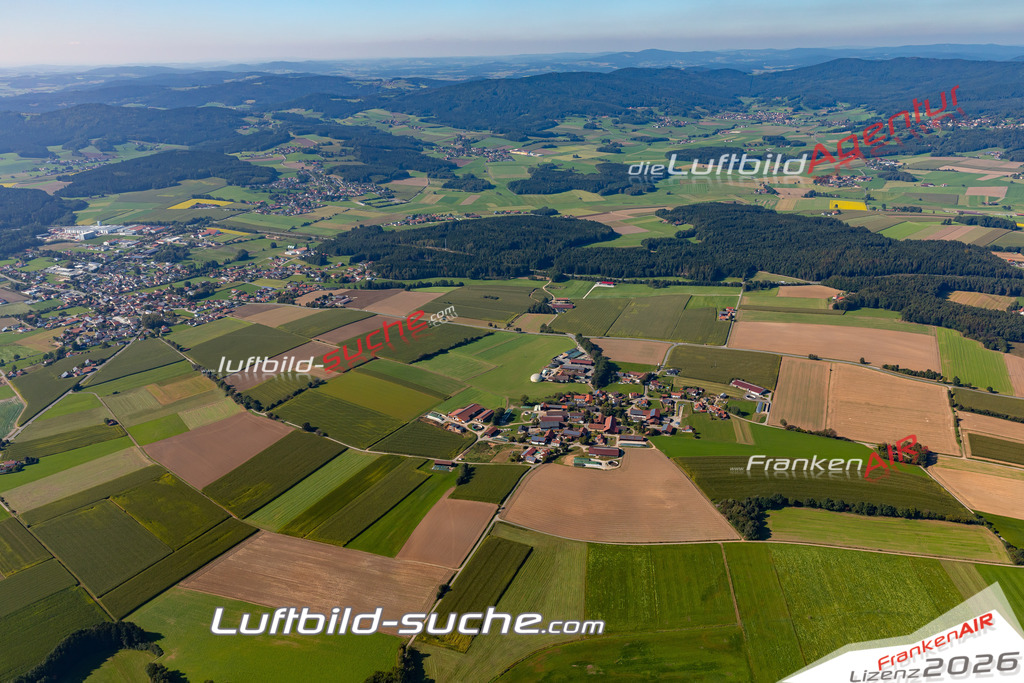 Die Luftaufnahme Faustendorf - Arnschwang wurde 2021 mittels Flugzeug (keine Drohne) erstellt. Hohe Auflösung -für große Poster und Wandbilder geeignet!