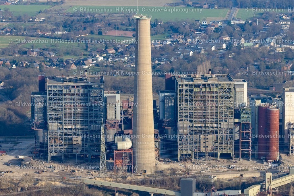 Luftbilder Voerde-8309 | Luftbildfotografie Rückbauarbeiten an den Gebäude- Kraftwerksanlagen des Kohle- Heizkraftwerkes der " Steag Energy Services GmbH " in Möllen an der Frankfurter Straße in Voerde (Niederrhein) im Ruhrgebiet im Bundesland Nordrhein-Westfalen, Deutschland. - Realisiert mit Pictrs.com