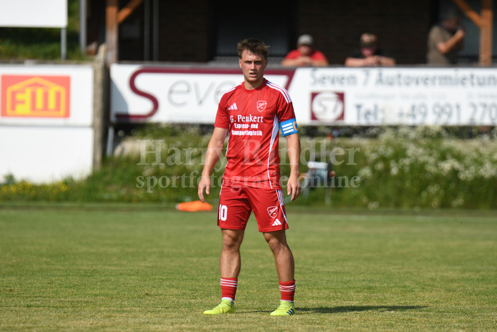 Totopokalspiel TSV Seebach : Fortuna Regensburg | Simon Griesbeck  ( TSV Seebach #10) - Realisiert mit Pictrs.com