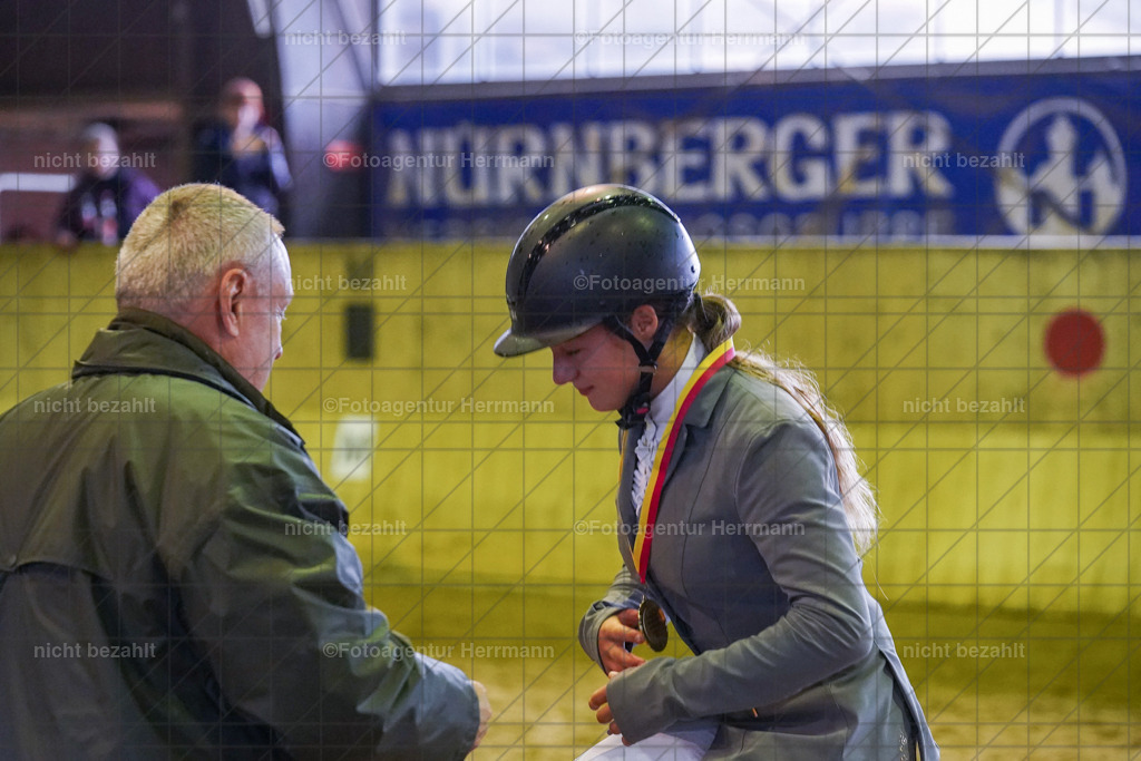 20221002-FAH09617 | Obberbayerische Meisterschaften Vielseitigkeit 2022, Schwäbische Meisterschaften Vielseitigkeit 2022, Mertingen, Schwaben, Bayern, Geländeturnier, Buschreiter, Turnierfotografen Bayern, Fotoagentur Herrmann,  Bayerische Meisterschaften VS Jun. / JR / Pony:, Turnierbilder, Pferdebilder, Turnierfotos, Pferdesortfotografie, Reitsportfotograf, Pferdeshooting