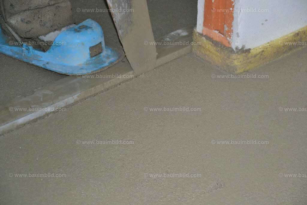 bib-lg19-fussbodenaufbau-0171 | Nach LV-Leistungsgruppen sortierte Detailfotos über den Bau eines Hauses. Alle Hausbau-Bilder direkt vom Urheber und Autor der Website Haus-Selber-Bauen.com