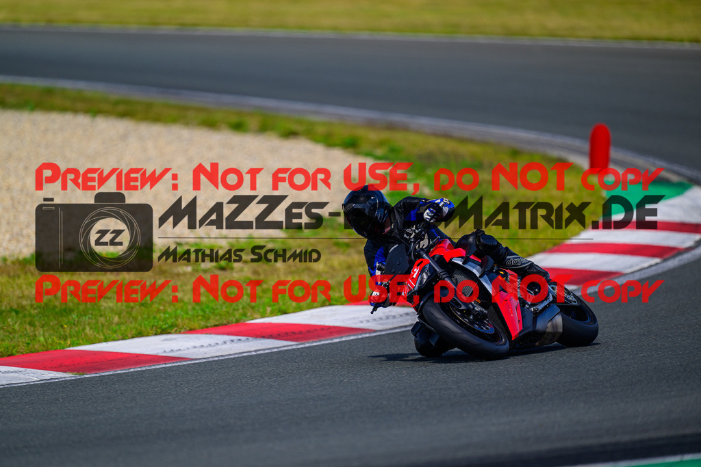 MaZZes_FotoMatrix_240725_6007705_4549 | ROT