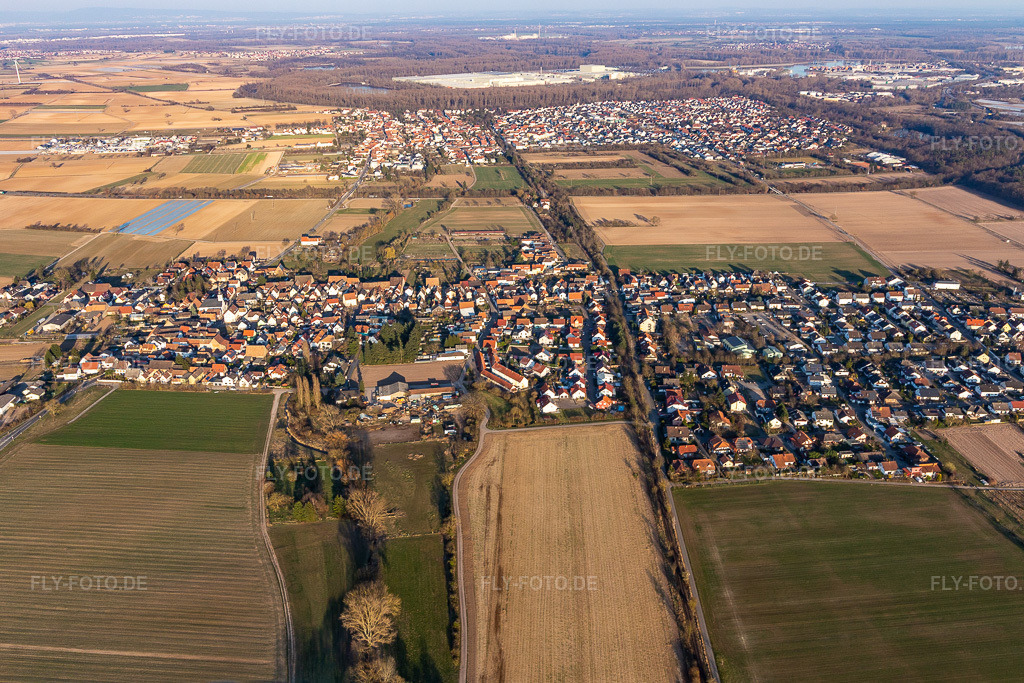 Luftbild: Ortsansicht von Westen in Westheim im Bundesland Rheinland-Pfalz in Deutschland. Foto: IMG_130821.jpg vom 09.03.2022 durch Werner Riehm/FLY-FOTO.de