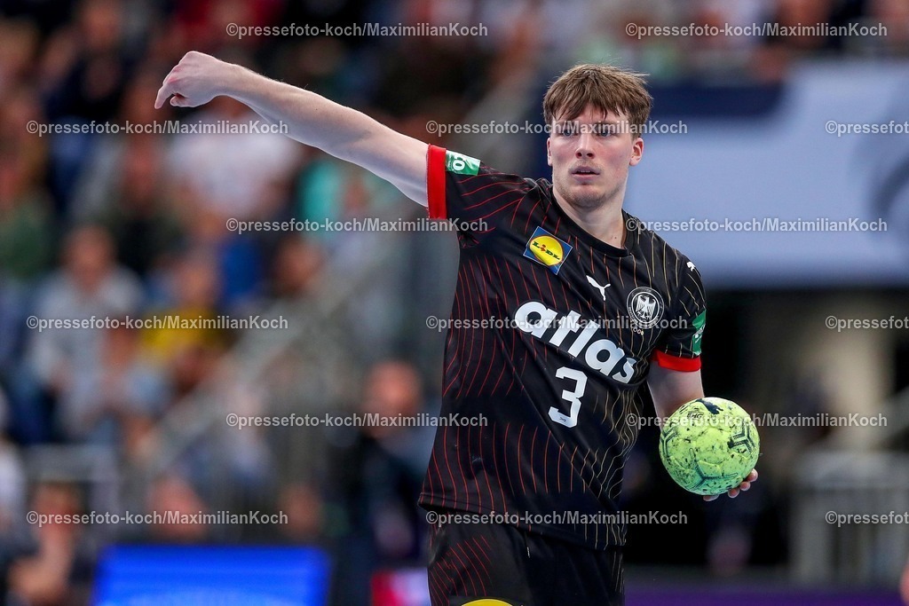DHB15032502088 | 15.03.2025, Handball Ländespiel, EM-Qualifikation, Deutschland - Österreich, ZAG Arena Hannover: Nils Lichtlein (GER #3) gestikulierend