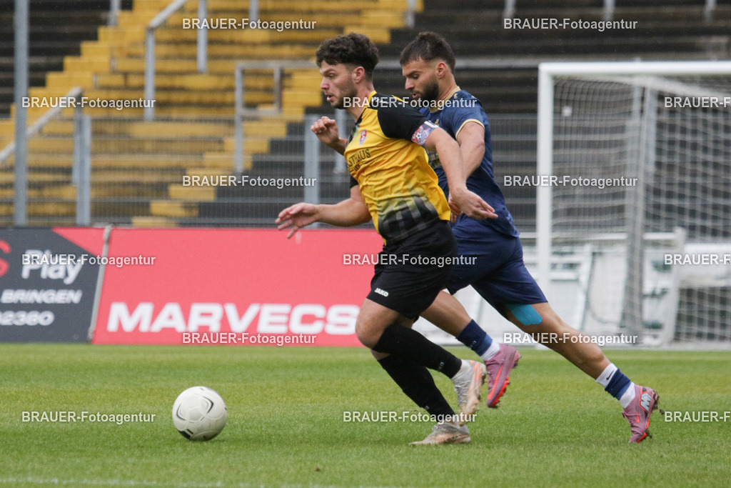 KFC Uerdingen - TSV Meerbusch | Krefeld, Deutschland, 07.12.25 Ole Päffgen (KFC Uerdingen) im Kampf um den Ball während des Oberliga Niederrhein Spiels zwischen KFC Uerdingen - TSV Meerbusch im Krefelder Grotenburg Stadion am 07. Dezember 2025 in Krefeld (Foto von Ralph Görtz / Brauer-Fotoagentur)