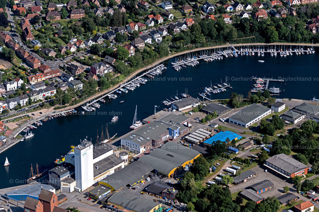 4038113 | NEUSTADT IN HOLSTEIN 07.08.2020 Hafenanlagen entlang der Förde in Neustadt in Holstein im Bundesland Schleswig-Holstein, Deutschland. // Port facilities along the fjord in Neustadt in Holstein in the state Schleswig-Holstein, Germany. Foto: Gerhard Launer