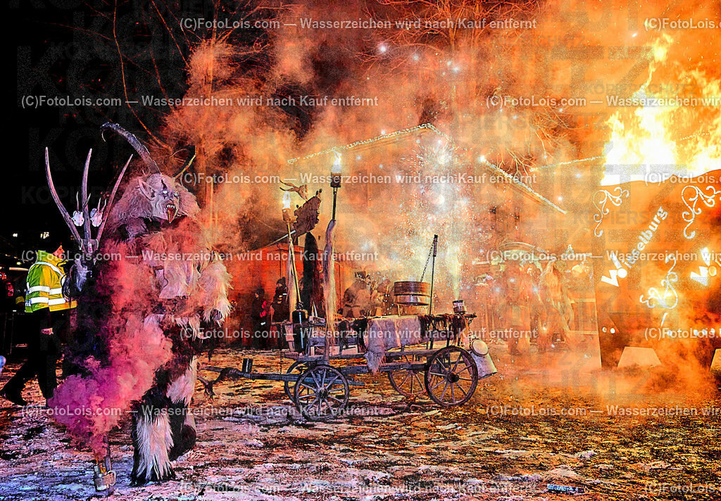 ALP9683_Wieselburger ADVENT_Wintersonnenwende_Perchtenlauf | (C)FotoLois.com, Alois Spandl, Wieselburger Advent, Wintersonnenwendfeier mit Umzug durch die Stadt, Sonnenwendfeuer und Perchtenlauf mit Show im Schlosspark, Mitwirkung der Partnergemeinde EINBECK, Sa 17. Dezmber 2022.