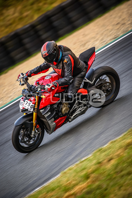 0396-240925_MO-013_396 | Deine Full-Service-Agentur für ✔️Videoproduktionen und ✔️Motorsportfotografie Jetzt Angebot anfragen!