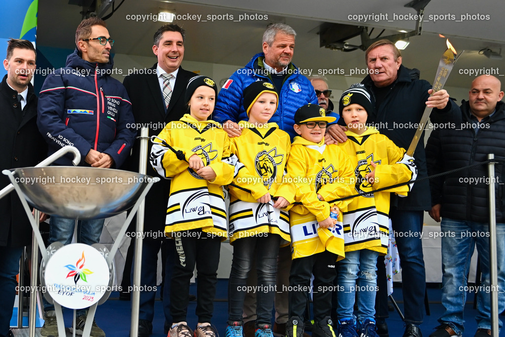 European Youth Olympic Festival EYOF 2023 Pressekonferenz | Gemeinderat Spittal an der Drau Roland Staudacher, Stefano Mazzolini,  Stadtrat Spittal an der Drau Christoph Staudacher, Bürgermeister Spittal an der Drau Gerhard Köfer, Giorgio Brandolin, Gemeinderat Spittal an der Drau Marco Brandner, Jugendspieler EC Hornets Spittal