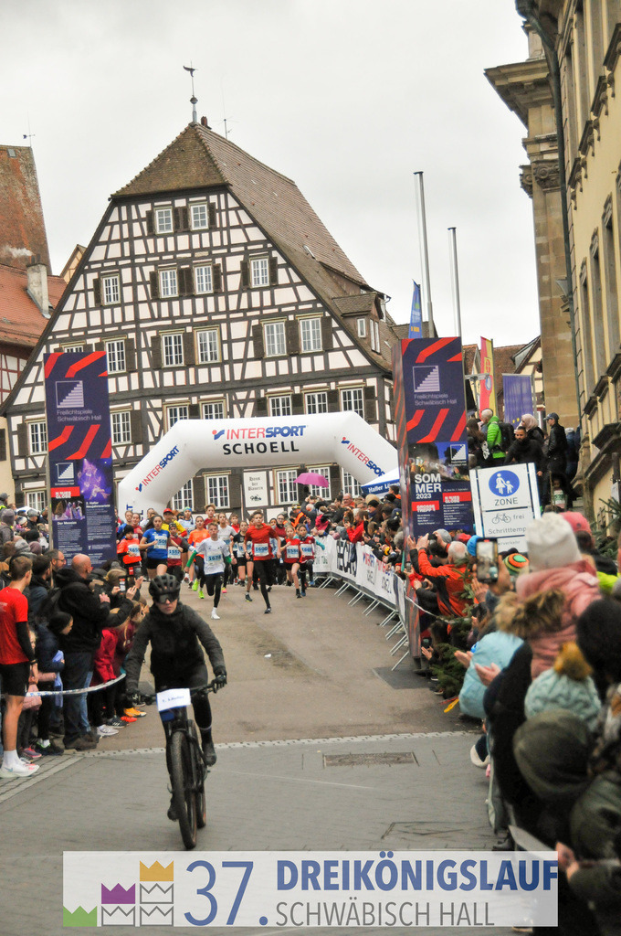 Stadtwerke Jugendlauf 1700m | 3 Koenigslauf 2023 - Realisiert mit Pictrs.com