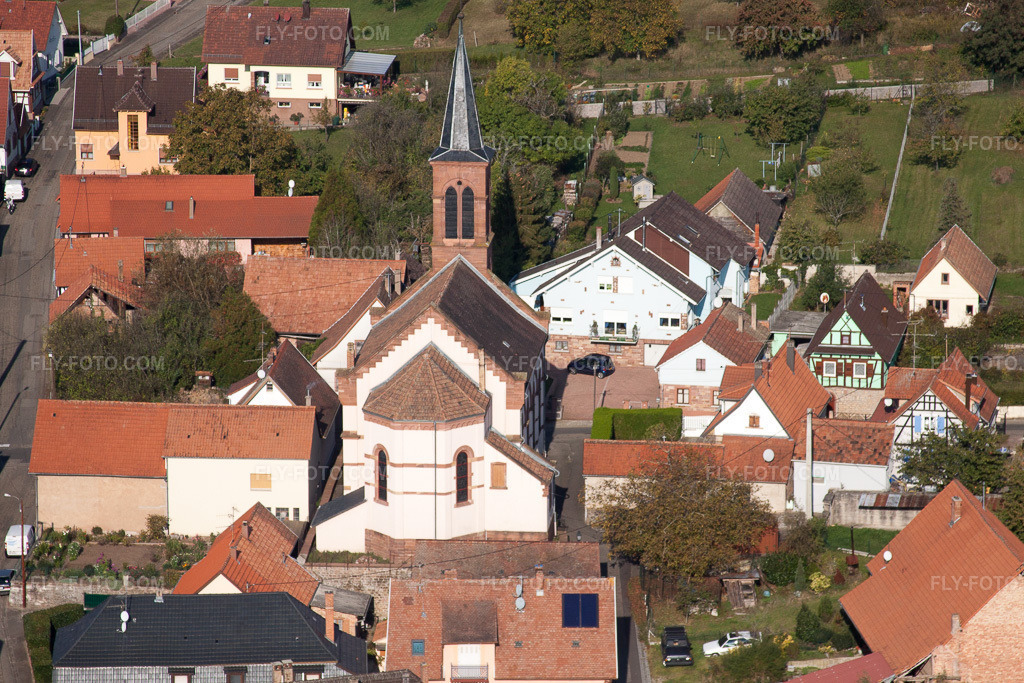 Aerial view: View of the town in Gœrsdorf in the state Bas-Rhin, France.Photo: IMG_45884.jpg taken on 10/16/2011 by Werner Riehm/FLY-FOTO.comResolution of the original: 4584 x 3056 px