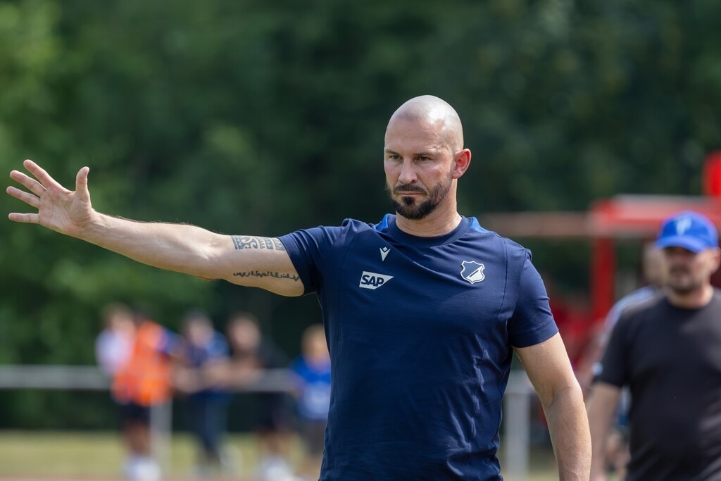 SGV Heilbronn-Freiberg gegen TSG Hoffenheim (Testspiel in Bad Friedrichshall) | SGV Heilbronn-Freiberg gegen TSG Hoffenheim (Testspiel in Bad Friedrichshall)***Christian Ilzer, Trainer der TSG Hoffenheim - Realisiert mit Pictrs.com