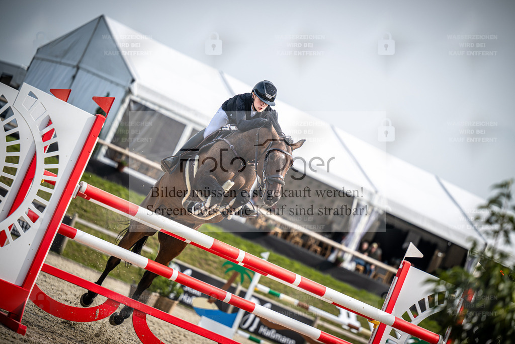 DOS_1082 | Entdecke hochwertige Reitturnierfotos von Foto Oger. Professionell, emotional und authentisch – jetzt Lieblingsmomente im Shop bestellen. - Realisiert mit Pictrs.com