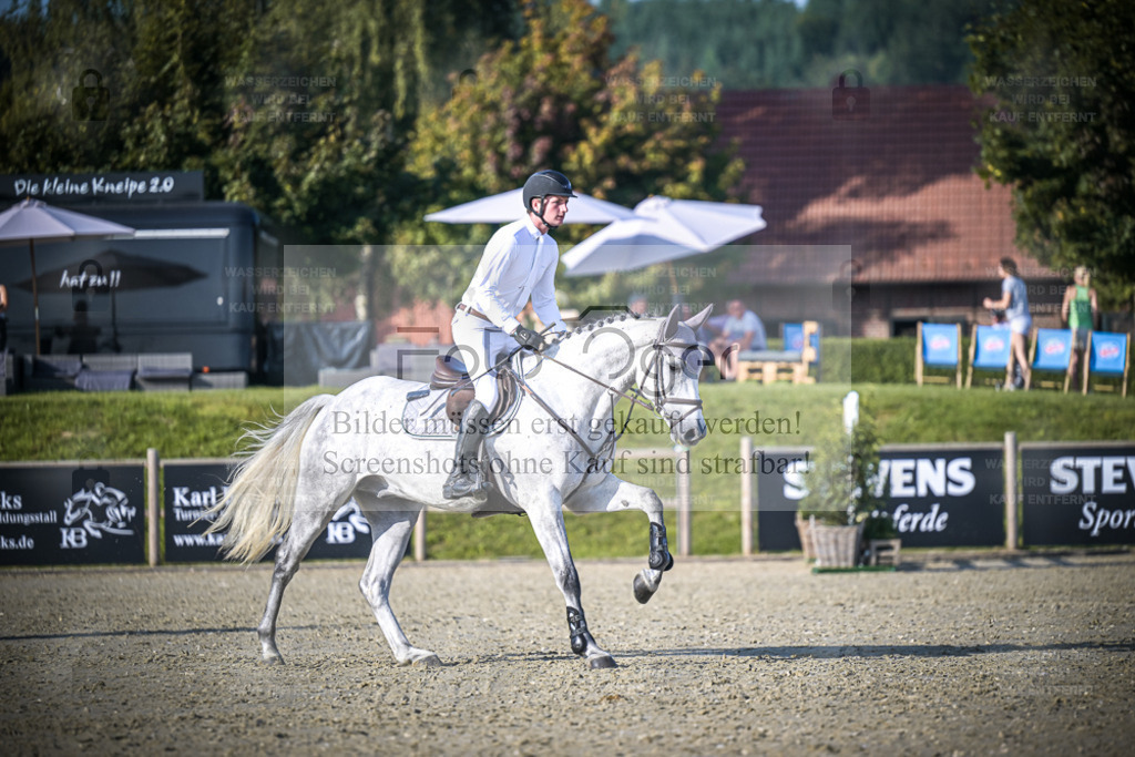 DOS_2413 | Entdecke hochwertige Reitturnierfotos von Foto Oger. Professionell, emotional und authentisch – jetzt Lieblingsmomente im Shop bestellen. - Realisiert mit Pictrs.com