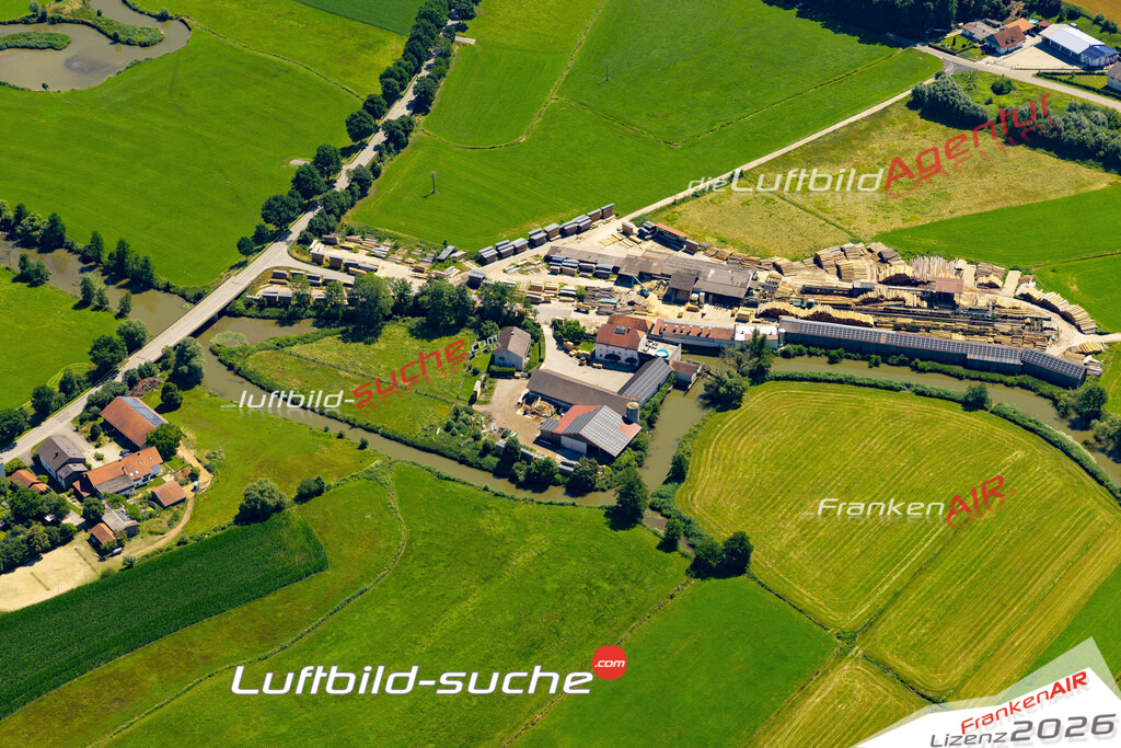 Das Luftbild der Stadt Gerzen wurde 2022 vom Flugzeug heraus erstellt (keine Drohnen-Aufnahmen) Aufnahmehöhe ca.450 Meter- hohe Bildauflösung und Druck-Qualität. Garantiert!