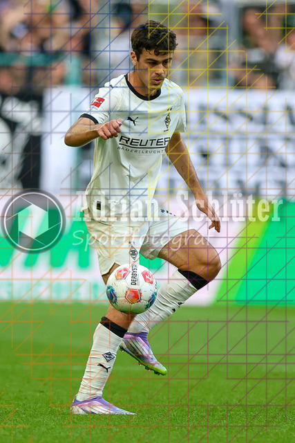 Borussia Mönchengladbach vs SV Werder Bremen - Bundesliga  | Mönchengladbach, Deutschland, 14.09.25:   Giovanni Alejandro Reyna (Borussia Mönchengladbach) in Aktion am Ball, Einzelaktion waehrend des Spiels der Bundesliga zwischen Borussia Mönchengladbach vs SV Werder Bremen im Stadion im Borussia Park(Foto von Brauer-Fotoagentur / Adrian Schlueter)