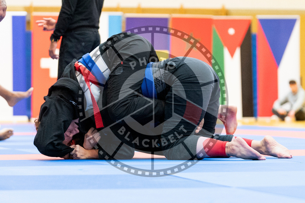 20231118PBB12215 | Fighters compete during the AJP Tour 600 Frankfurt Championship in Frankfurt/Main, Germany, on November 18, 2023.