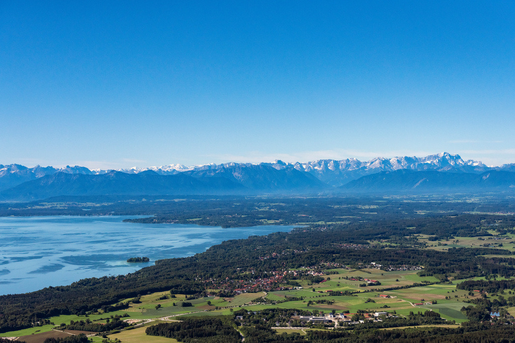 dr__0053298.jpg | SEESHAUPT 12.06.2020 Uferbereiche am Seegebiet des StRNBERGER SEE Starnberger See mit Blick in die Alpen in Berg im Bundesland Bayern, Deutschland. // Riparian areas on the lake area of StRNBERGER SEE Starnberger See with Blick in die Alpen in Berg in the state Bavaria, Germany. Foto: Daniel Reiter