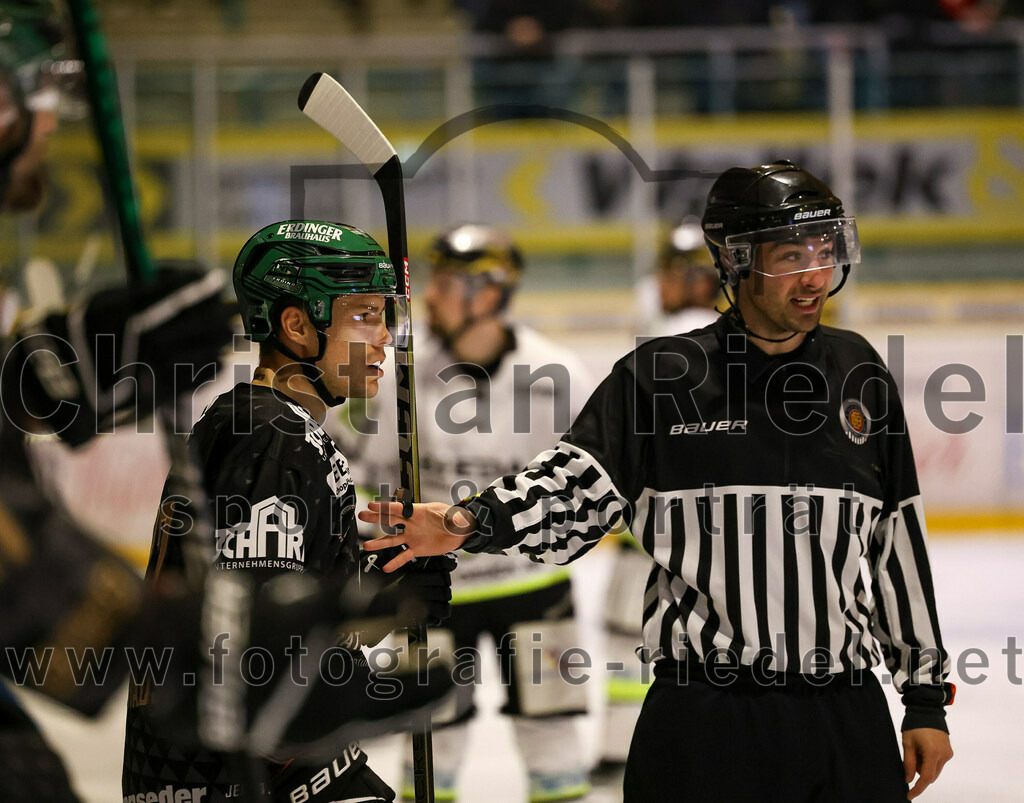 2024-02-23_097_TSV_Erding_gegen_ERSC_Amberg | Erding, Deutschland, 23.02.2024:
Eishockey, Bayernliga Playoffs 2023 / 2024, 3. Spieltag, TSV Erding gegen ERSC Amberg, Endergebnis: 2:3 n. V.

Mark Waldhausen (Erding Gladiators, #27)

Foto: Christian Riedel / fotografie-riedel.net