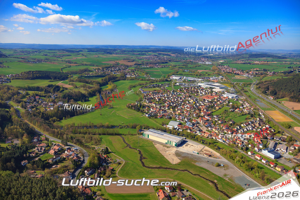 Die Luftaufnahme Neuses - Kronach wurde 2017 mittels Flugzeug (keine Drohne) erstellt. Perfekte Schärfe und Druck- Auflösung- Garantiert!