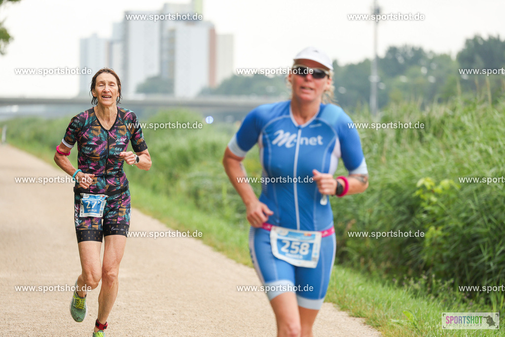 LUR_1986 | 34. M-net Erlanger Triathlon 2025 #erlangertriathlon  #mnettriathlon2025 #mnettriathlon #team #olympischedistanz #mitteldistanz #triathlon #maindonaukanal  #erlangertriathlon2025 #yourpictrs #tv1848 #tv1848erlangen  #triathlonbayern #sportinerlangen #demsportverbunden #sportshot_your_pictrs Copyright: www.sportshot.de