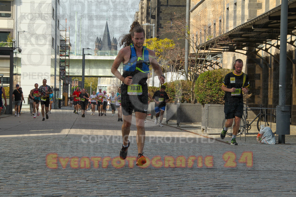 250920_1459_EV4_7820 | Sportfotografie im Rhein-Sieg Kreis, Köln, Bonn, NRW, Rheinland Pfalz, Hessen, etc. Unser Tätigkeitsfeld umfasst den Laufsport vom Volkslauf über den Marathon, Duathlon, Triathon bis zum Ultralauf wie Kölnpfad Ultra oder Schindertrail.