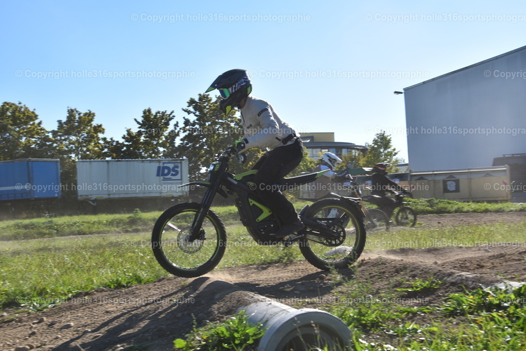 DSC_0013 | Sportfotografie , Motorsport, Motoross, Reitsport, Mointainbike, Enduro,
Landschaft , Outdoor, Eventfotografie, Landschaft, Bilder online bestellen - Realisiert mit Pictrs.com
