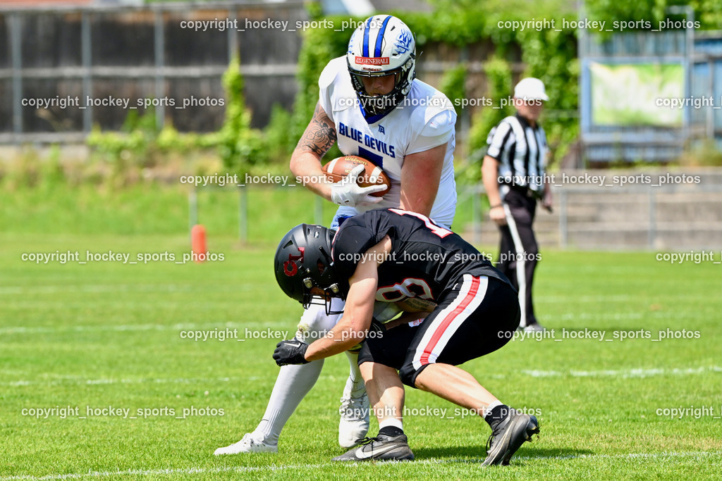 Carinthian Lions vs. Cineplexx Blue Devils | #18 Knees Felix Carinthian Lion, Carinthian Lions vs. Cineplexx Blue Devils, Carinthian Lions vs. Cineplexx Blue Devils am 09.06.2025 in Klagenfurt (ASV Sportplatz), Austria, (Photo by Bernd Stefan)