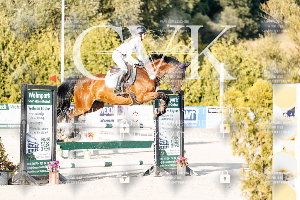 CK900646 | Turnierfotografie Pferdefotografie Trier Rheinland-Pfalz Pferdesport Reitsport Tierfotografie Sportfotografie Pferdevideo Pferdevideografie Equestrianvideography equestrianphotography  - Realisiert mit Pictrs.com