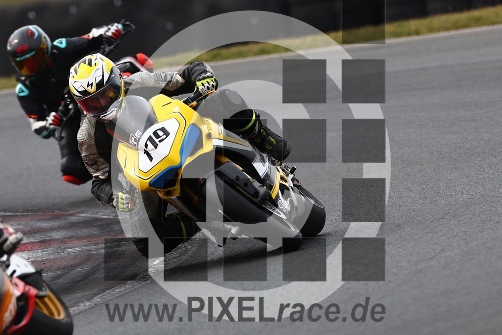 0179-20240913_05261 | Schöne Erinnerungen an spannende Momente - das festzuhalten ist unser Job. PIXELrace.de ist seit 2003 auf den Rennstrecken Europas unterwegs um die Action draußen beim Fahren und die wunderbare Stimmung imm Fahrerlager für euch einzufangen.