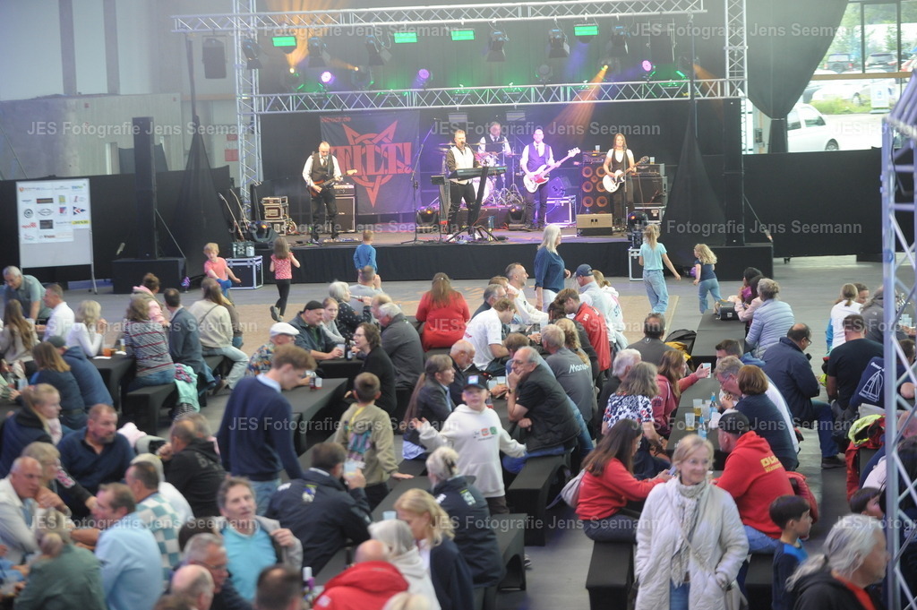 2026_0613_Neustadt Cup_Konzert0057 | Fotograf Jens Seemann aus Neustadt in Holstein. Ich fotografiere Ihre Hochzeit, Veranstaltungen, Sport. Firmen... - Realisiert mit Pictrs.com